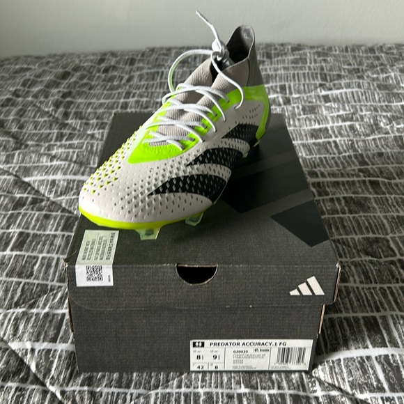 Selling a pair of brand new adidas predator accuracy .1 FG